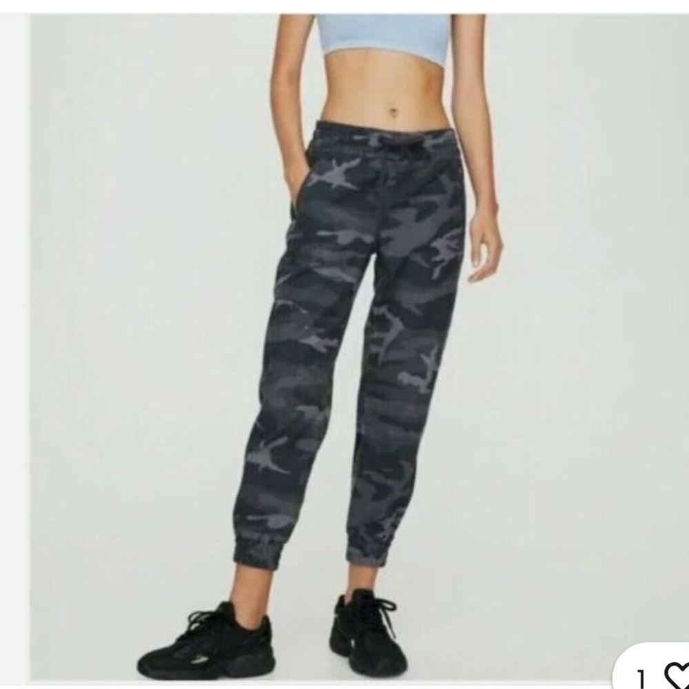 TNA Women's Aritzia Alix Gray Camo Camouflage Elastic Jogger Pants Size S